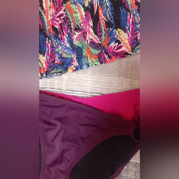 Bikini - Picture 3 of 4